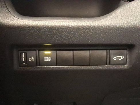 Used 2021 Toyota RAV4 XLE w/ Convenience Package AWD/4WD image 25