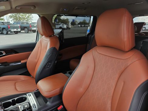 Used 2023 Kia Carnival SX image 11