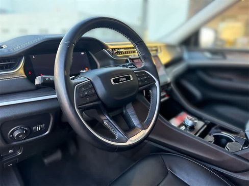 Used 2022 Jeep Grand Cherokee L Limited image 2