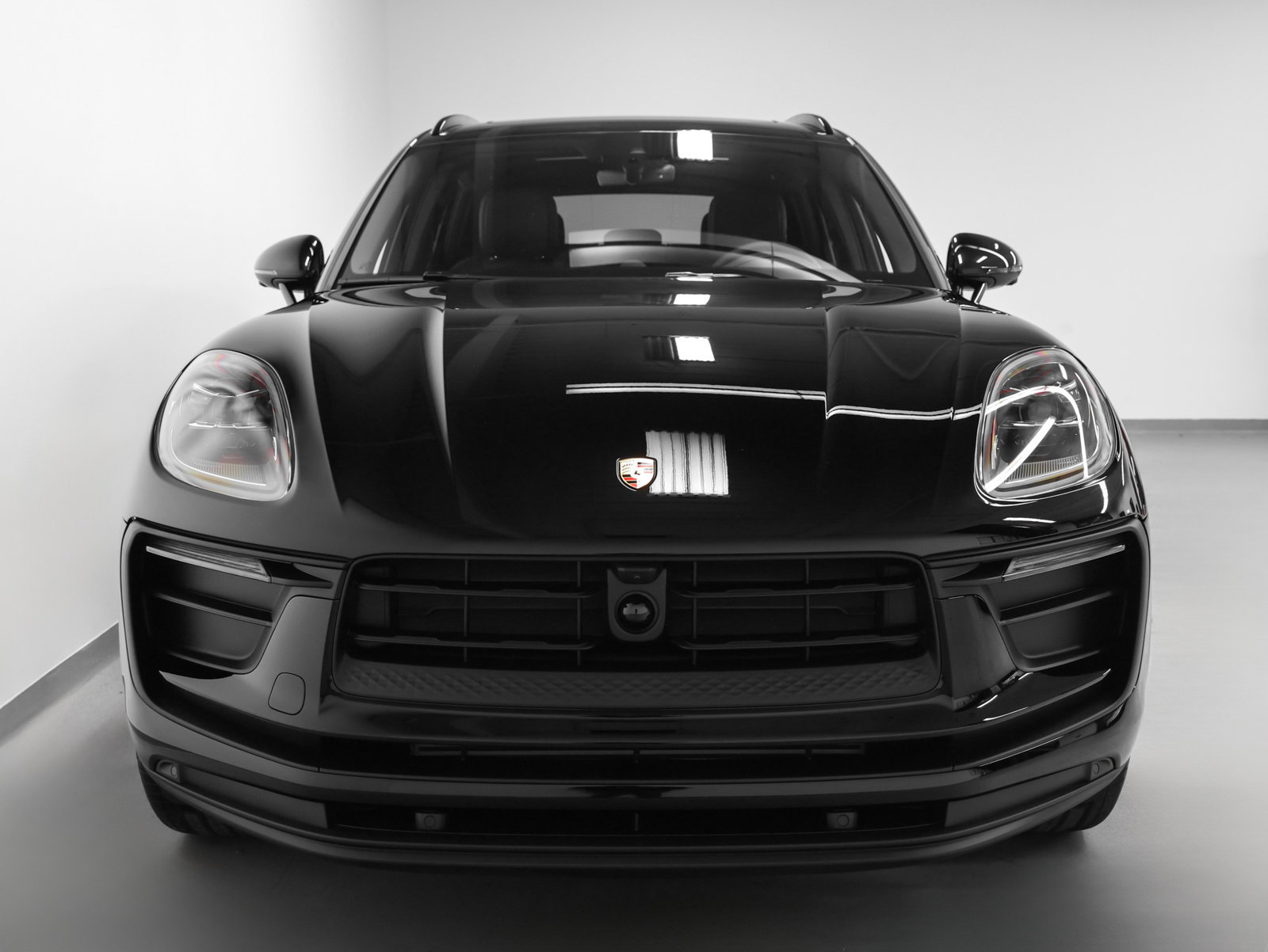 Certified 2026 Porsche Macan AWD/4WD image 8