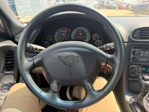 Used 2004 Chevrolet Corvette Coupe RWD image 18