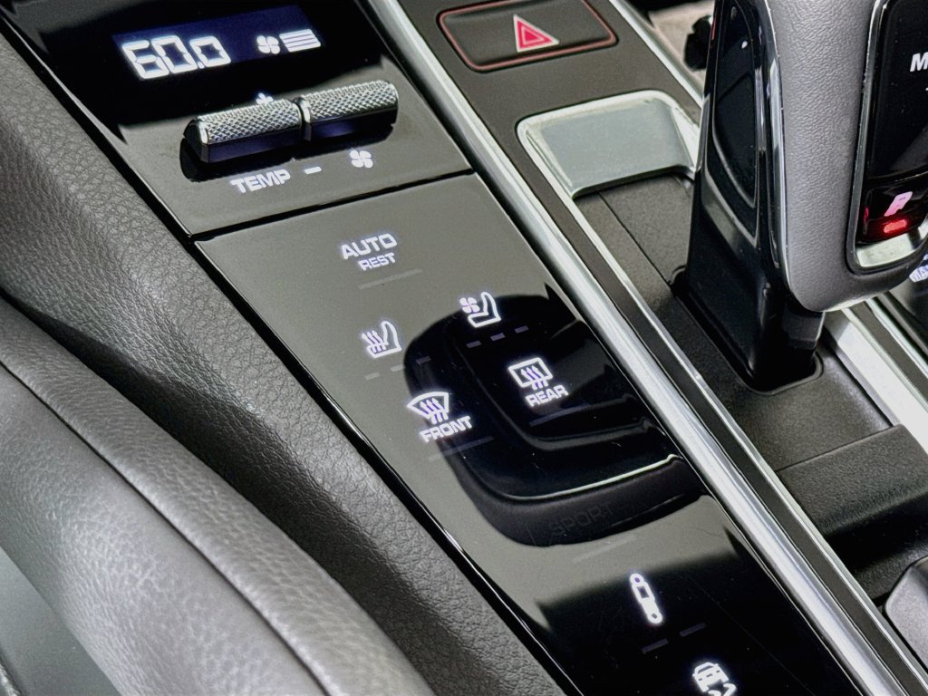 Certified 2023 Porsche Cayenne AWD/4WD image 21