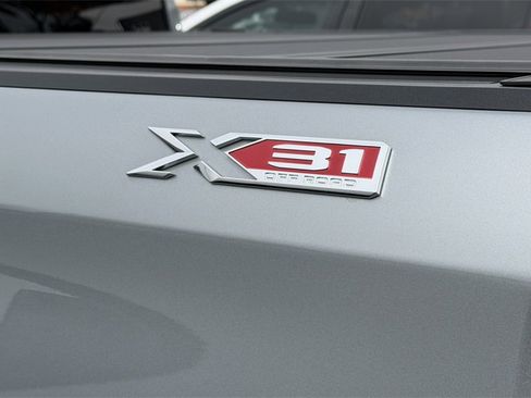 Used 2025 GMC Sierra 1500 SLT image 10