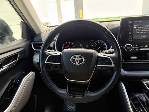 Used 2020 Toyota Highlander XLE FWD image 10