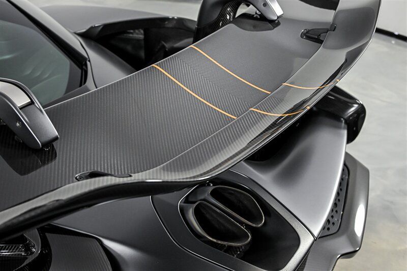 Used 2019 McLaren Senna RWD image 17