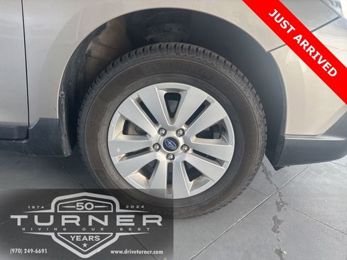Used 2018 Subaru Outback 2.5i Premium image 3