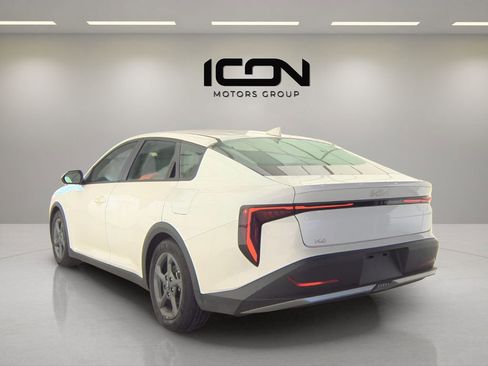 Used 2025 Kia K4 LXS image 2