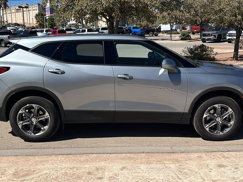 Used 2025 Chevrolet Blazer LT image 9