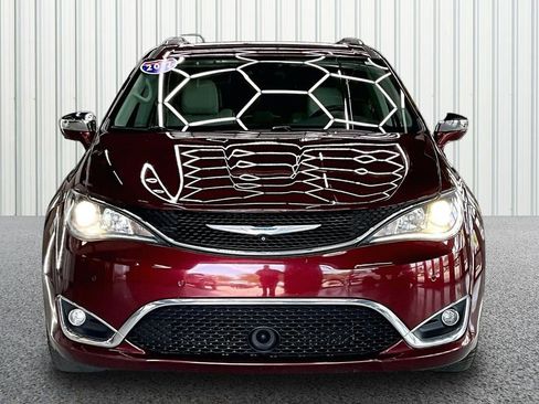 Used 2017 Chrysler Pacifica Limited FWD image 2