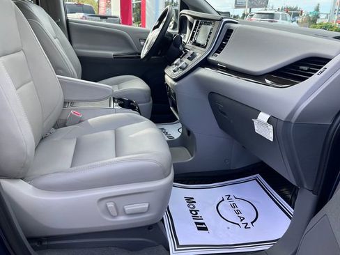 Used 2020 Toyota Sienna XLE w/ XLE Navigation Package image 37