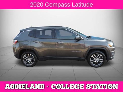 Used 2020 Jeep Compass Latitude FWD image 2