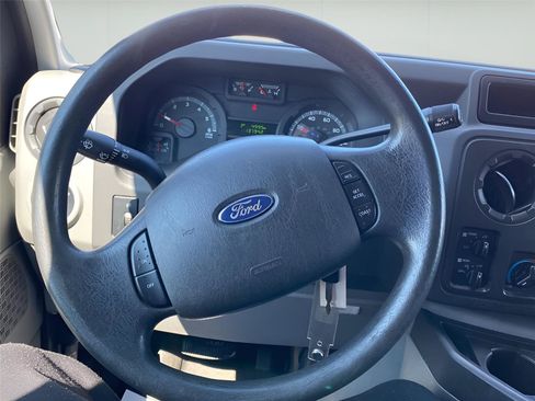 Used 2011 Ford E-350 and Econoline 350 XL RWD image 2
