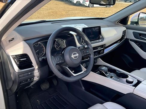 Used 2023 Nissan Rogue SL image 17