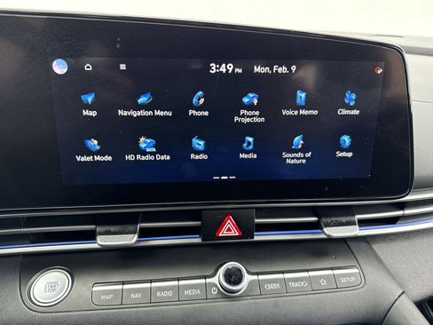 Used 2022 Hyundai Elantra Limited w/ Preferred Accessory Package image 21