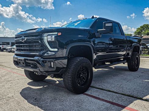 Used 2024 Chevrolet Silverado 2500 LTZ w/ LTZ Plus Package AWD/4WD image 3