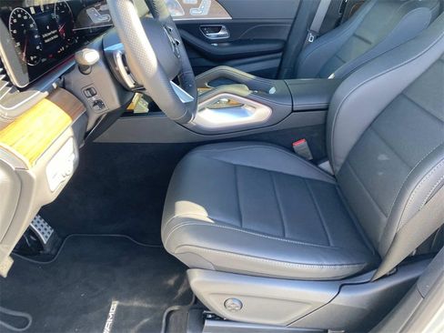 Used 2025 Mercedes-Benz GLS 450 4MATIC image 24