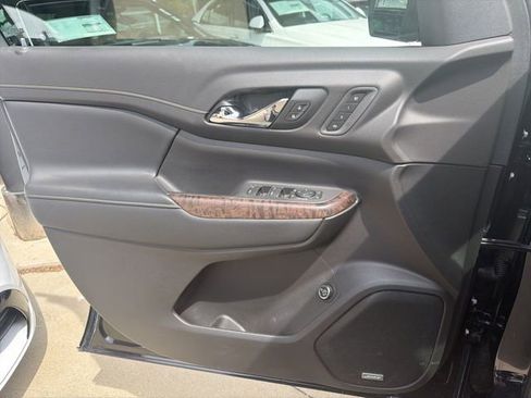 Used 2021 GMC Acadia Denali w/ Denali Technology Package AWD/4WD image 13