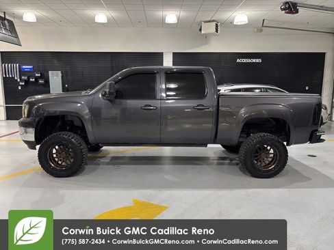 Used 2011 GMC Sierra 1500 SLT w/ SLT Convenience Package AWD/4WD image 3
