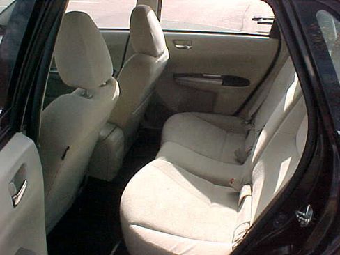 Used 2010 Subaru Impreza 2.5i Premium image 9