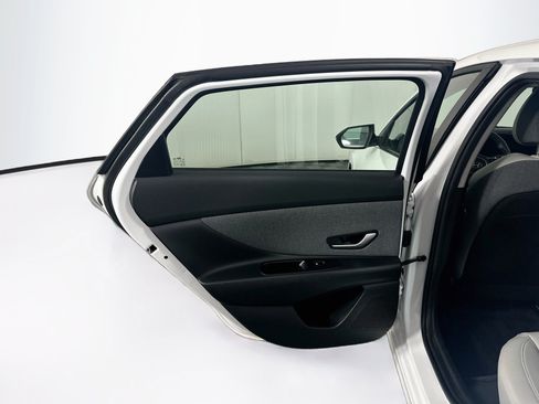 Used 2025 Hyundai Elantra Limited FWD image 27