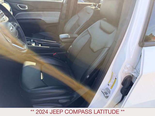 Used 2024 Jeep Compass Latitude AWD/4WD image 12