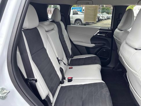 Used 2025 Mitsubishi Outlander SE AWD/4WD image 26