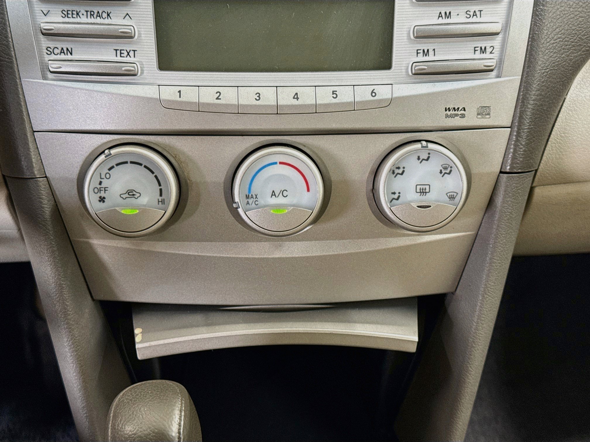 Used 2011 Toyota Camry LE FWD image 21