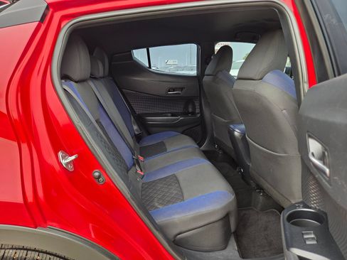 Used 2022 Toyota C-HR XLE FWD image 16