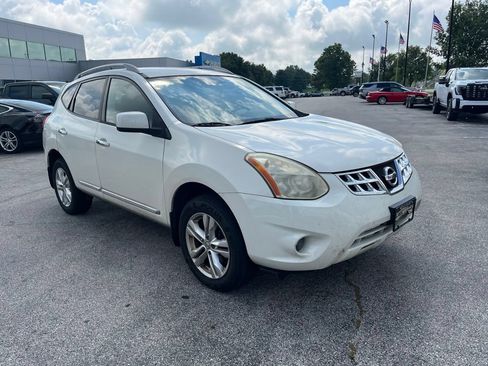 Used 2013 Nissan Rogue SV AWD/4WD image 2