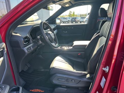 New 2025 Honda Pilot TrailSport image 9