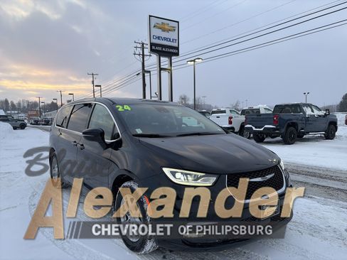 Used 2024 Chrysler Pacifica Touring-L image 1