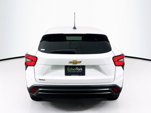 Used 2025 Chevrolet Trax LS FWD image 7