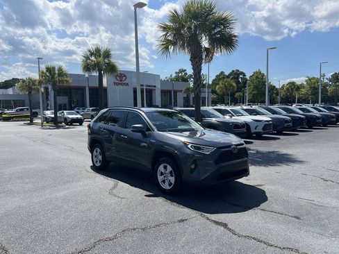 Used 2021 Toyota RAV4 XLE w/ Convenience Package AWD/4WD image 2