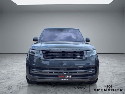 Used 2023 Land Rover Range Rover SE AWD/4WD image 3