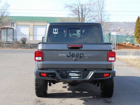 Used 2024 Jeep Gladiator Sport image 4