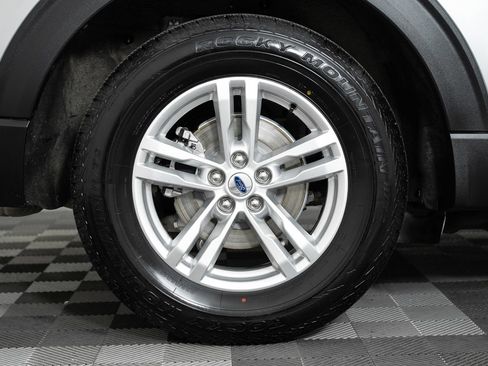 Used 2020 Ford Explorer XLT w/ Equipment Group 202A AWD/4WD image 43