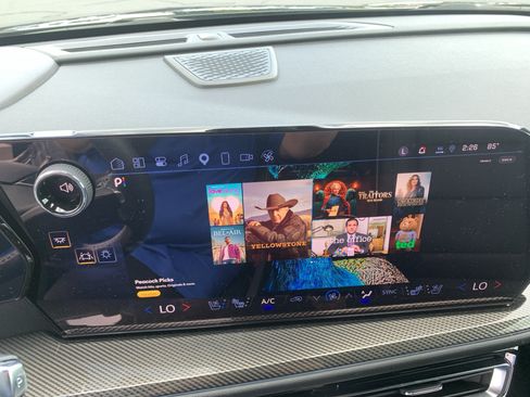Used 2025 Chevrolet Traverse High Country AWD/4WD image 28