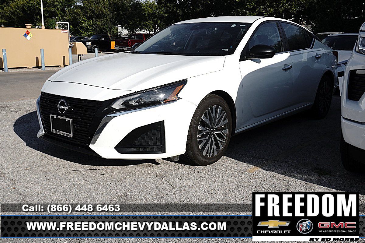 Used 2025 Nissan Altima 2.5 SV FWD image 4