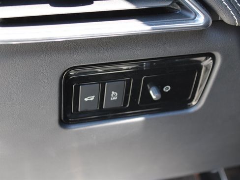 Used 2020 Jaguar F-PACE S image 25