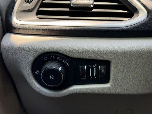 Used 2024 Chrysler Pacifica Touring-L FWD image 18