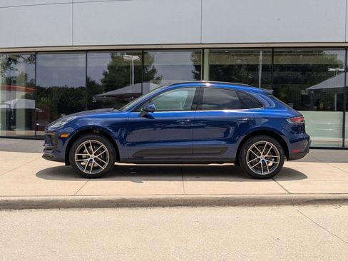 Certified 2025 Porsche Macan image 2