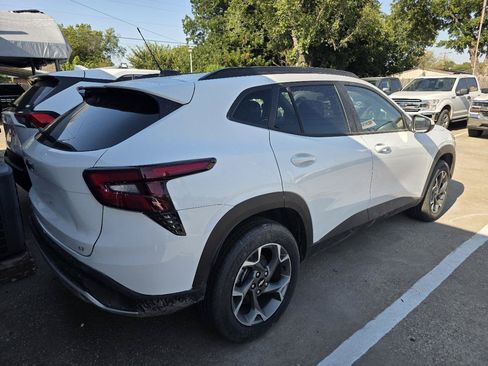 Used 2026 Chevrolet Trax LT FWD image 8