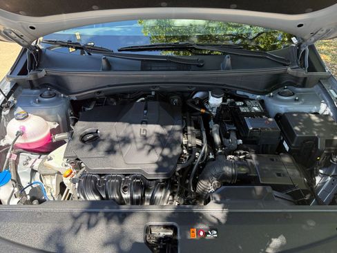 Used 2025 Kia Sportage LX image 32