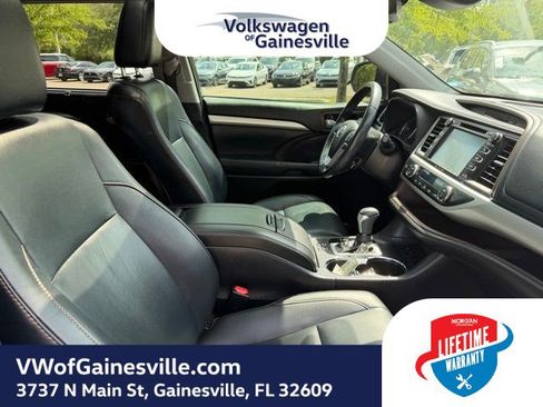 Used 2019 Toyota Highlander XLE FWD image 9