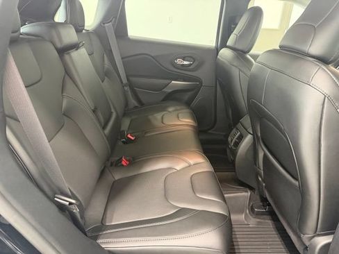 Used 2022 Jeep Cherokee Latitude Lux w/ Mopar Interior Package AWD/4WD image 25