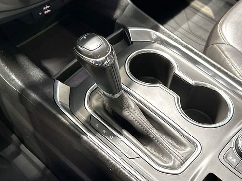 Used 2020 Chevrolet Traverse LT w/ LT Premium Package image 17