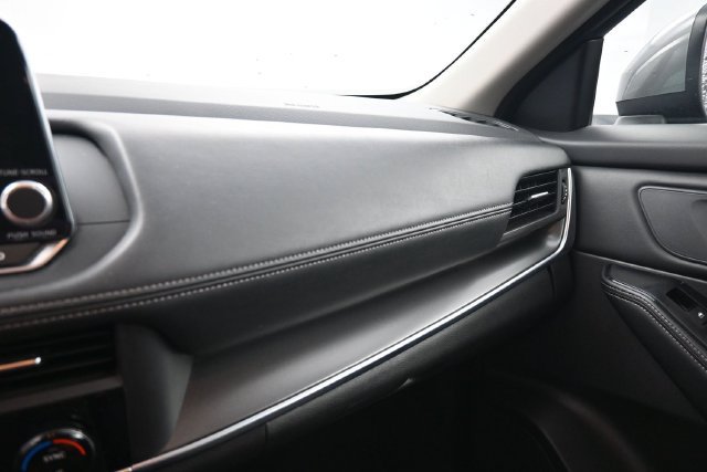 Used 2025 Nissan Rogue SV AWD/4WD image 26
