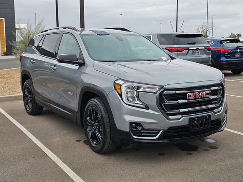 Used 2024 GMC Terrain AT4 image 7