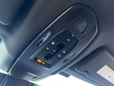 Used 2025 Porsche Panamera image 40