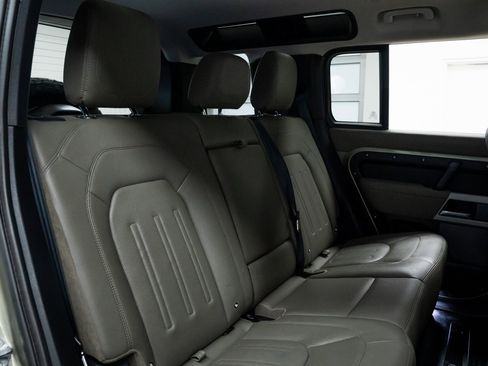 Used 2021 Land Rover Defender 110 SE image 22